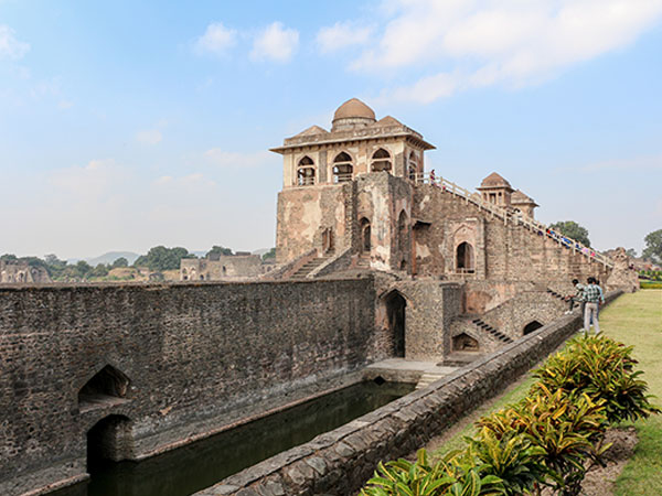 1. Jahaz Mahal