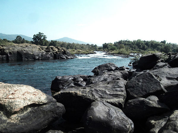 8) Paniyeli Poru: