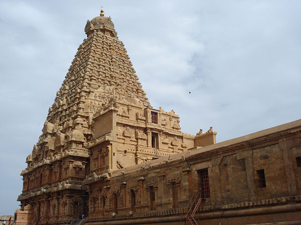1. Brahadeeswara Temple