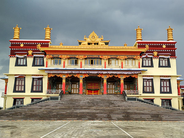 2) Bylakuppe