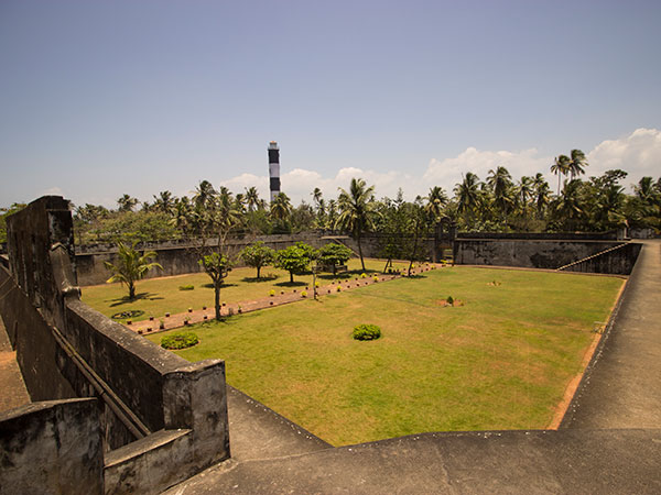 1) Anjengo Fort And Lighthouse, Varkala, Kerala
