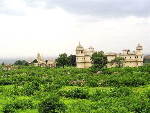 4. Fateh Prakash Palace