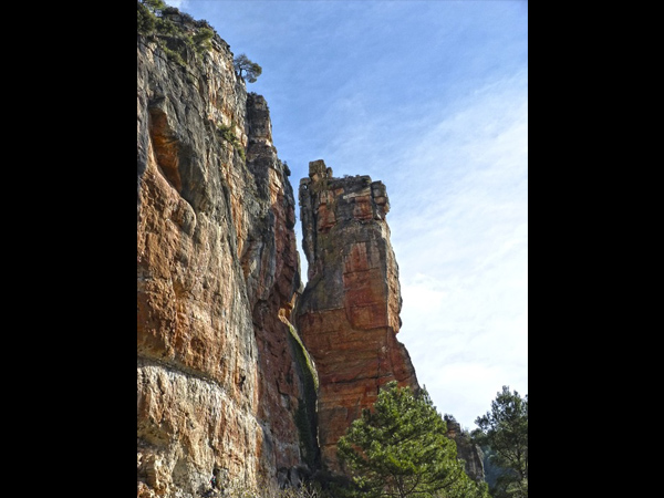 2. Capture needle-shaped rock on camera