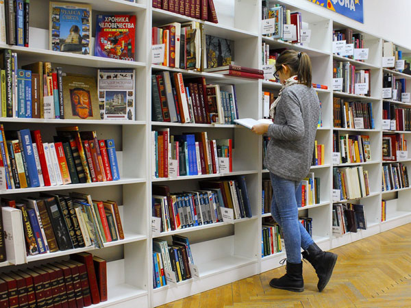 4. Be a library tourist