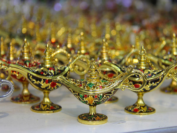 6. Souvenirs Scam
