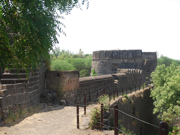 4. Ahmednagar Fort