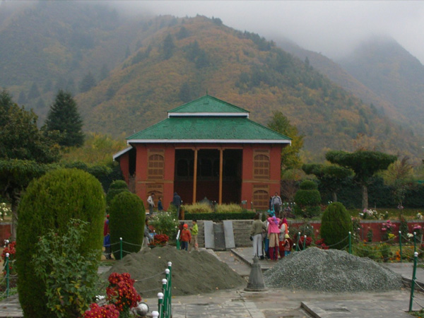 5. Chashme Shahi Garden