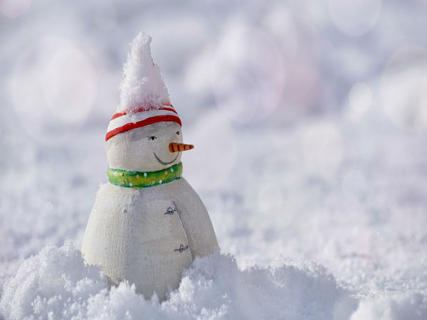 7. Playing in it, watching it fall and eating it, you're never too old for a snowy experience in Shimla