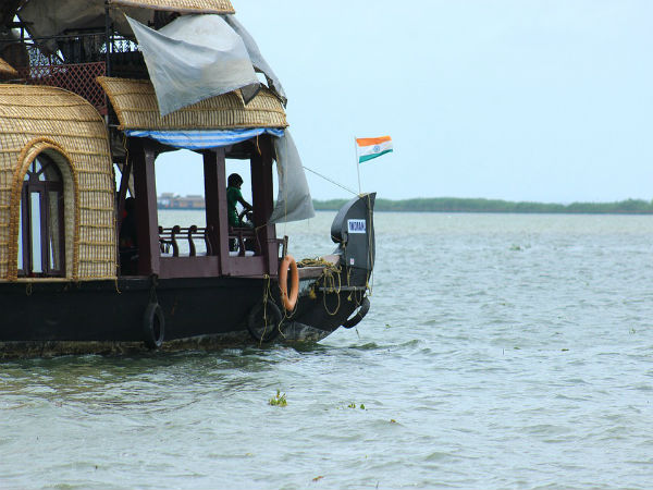7. Chunnambar Boat House