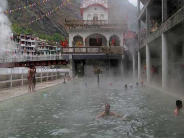 7. Vashisht Hot Water Springs and Temple