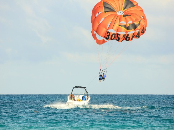 Make sure you try adventure activities in Goa