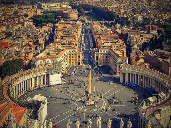 4) Italy is home to the tiniest nation on earth: