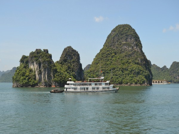 How to reach Ha Long Bay: