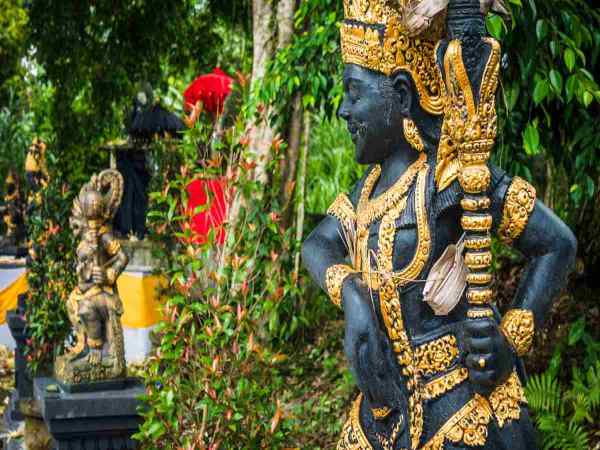 bali-temple-entrance-with-guardian-statue1-1677581194.jpg -Properties bali-temple-entrance-with-guardian-statue1-1677581194.jpg -Properties