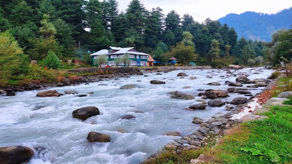 Captivating Film Locations of Kashmir A Film Lover's Guide to Tourism