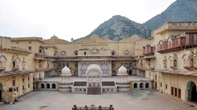 సిటీ పేలస్