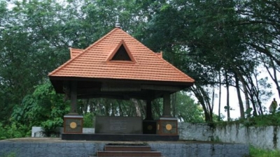 ములూర్ స్మారకం