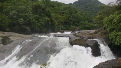 ആഡ്യന്‍പാറ വെള്ളച്ചാട്ടം