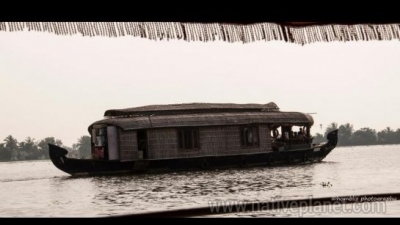 కేరళలో పడవ ఇళ్ళు