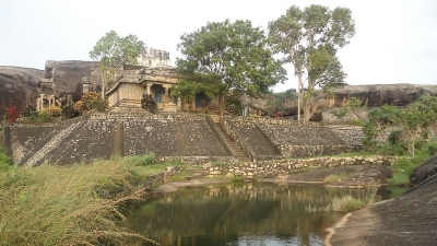 சித்தாறல் மலைக்கோயிலும், ஜெயின் நினைவுச் சின்னங்களும்