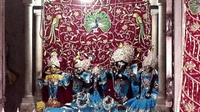 राधा गोकुलनंद मंदिर