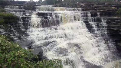 ராஜ்தாரி மற்றும் தேவ்தாரி நீர்வீழ்ச்சிகள்