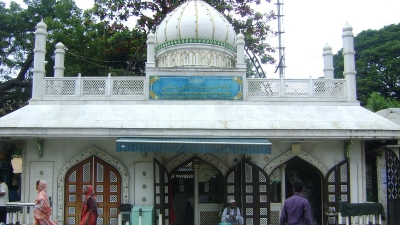 हज़रत-जिंदाशव अली दरगाह और दुर्गा देवी मंदिर