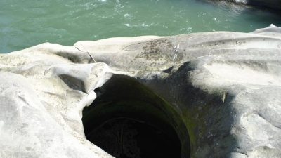 ತೇಲುವಾನ್(ತರನ್) ಗುಹೆ