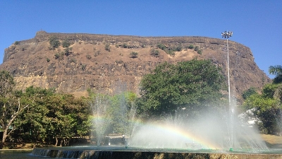 ಸರೋವರದ ಮೇಲೆ ಲಿ ಬೊಂಬಾರ್ಡಾ