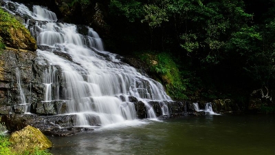 एलिफेंट फॉल (हाथी झरना)