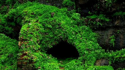 లోహాని గుహలు, మరియు దేవాలయం