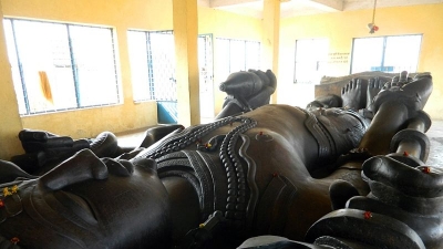 భైరోం బాబా విగ్రహం