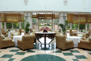 Sittin area in the lobby Sittin area in the lobby