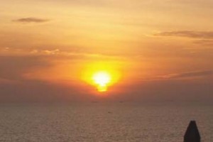 Setting sun by the sea