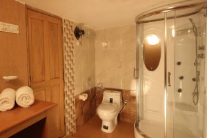 Suite-bathroom
