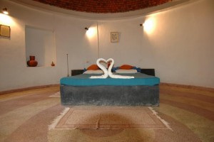 1 Bedroom Cottage Suite: Bed