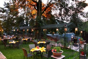 Garden dining