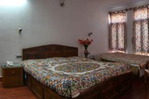 Well-Furnished Room Well-Furnished Room