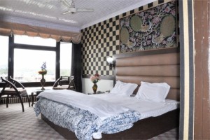 Well-Furnished Room Well-Furnished Room