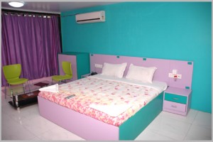 Well-furnished Room