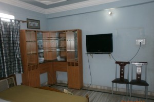 Well-furnished Room
