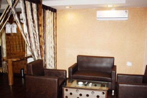 Well-furnished Room Well-furnished Room