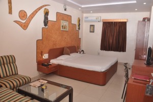 Well-furnished Room Well-furnished Room