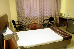 Well-furnished Room Well-furnished Room