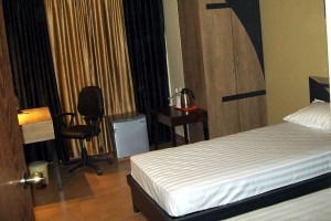 Well-furnished Room Well-furnished Room