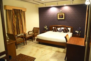 Well-furnished Room