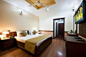 Well-furnished Room Well-furnished Room