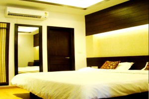Well-furnished Room Well-furnished Room