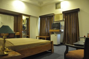 Well-furnished Room