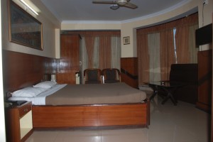 Well-furnished Room Well-furnished Room